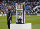 Temporada 12/13. Final Copa del Rey 2012-13. Real Madrid - Atlético de Madrid. El trofeo espera la llegada de los dos equipos.